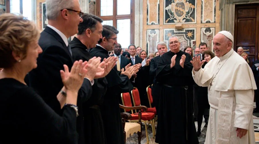 El Papa Francisco durante la audiencia con una delegación de la Villanova University - Foto: Vatican Media / ACI Prensa