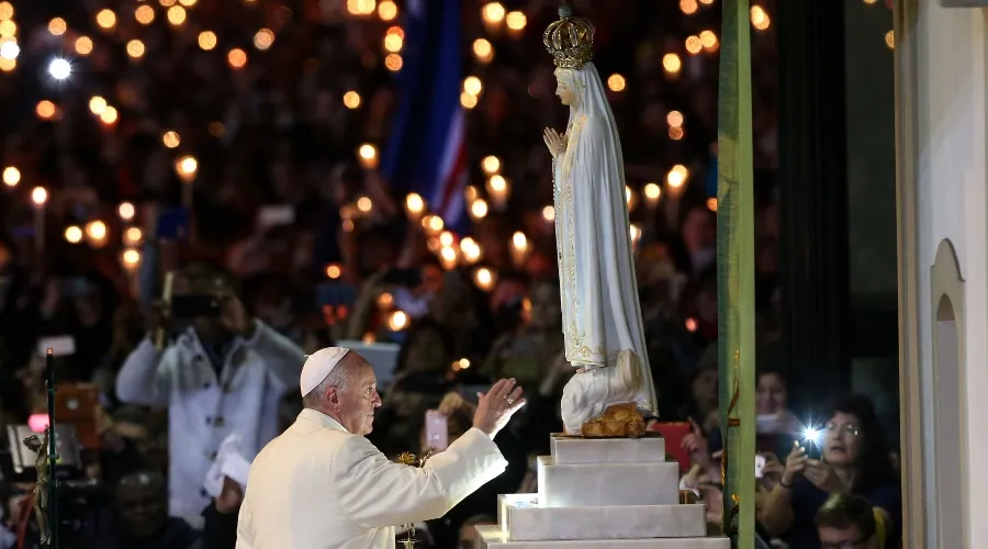 Papa Francisco: Que la Virgen de Fátima nos ayude a construir caminos de paz