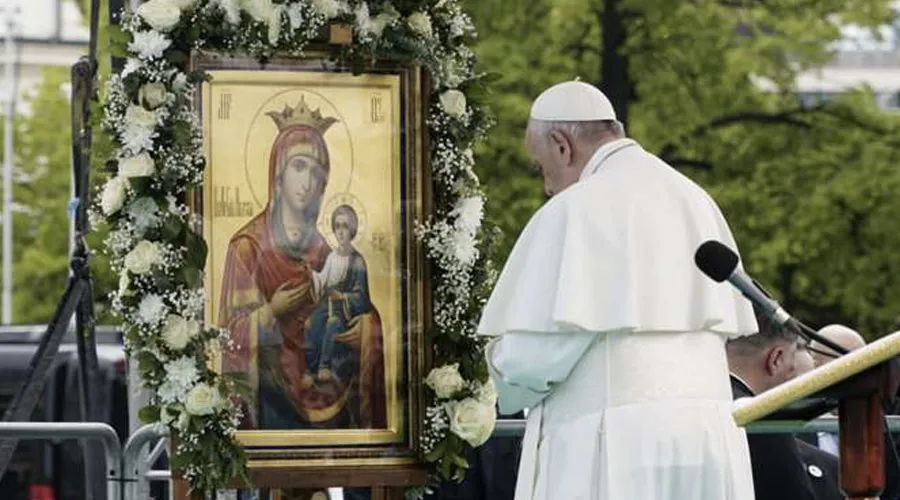 Imagen referencial. El Papa Francisco en oración. Foto: Andrea Gagliarducci / ACI Prensa