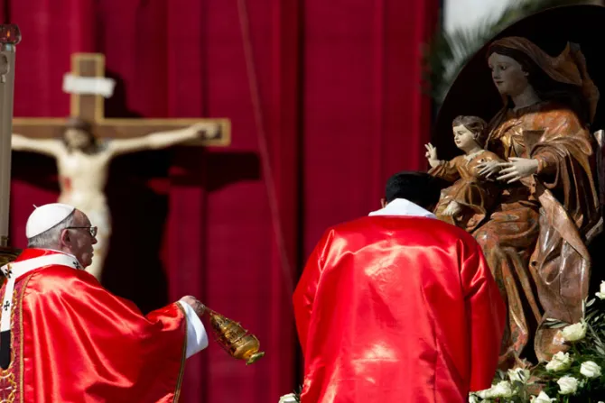 Que María nos ayude a vivir bien la Semana Santa, exhorta el Papa