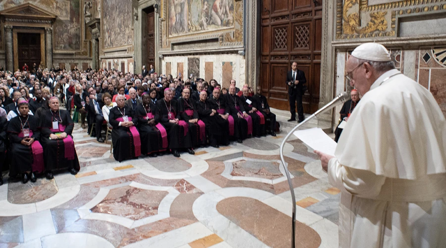 El Papa Francisco recibe a participantes del primer congreso sobre pastoral de ancianos. Foto: Vatican Media?w=200&h=150