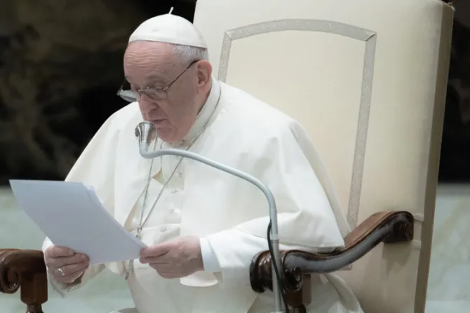 Papa Francisco invita a rezar el Padrenuestro por la paz en Ucrania