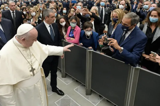 Papa Francisco agradece a policías por la paciencia que tienen al tratar con peregrinos y sacerdotes