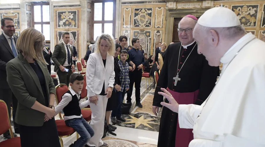 Papa Francisco recibe al centro de autismo “Sonneschein”. Foto: Vatican Media