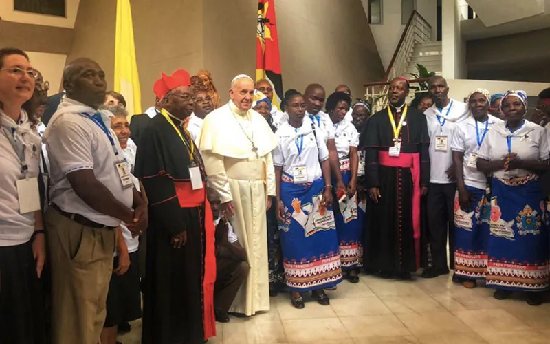 El Papa Francisco recibe a delegación de la diócesis de Xai - Xai en la Nunciatura de Mozambique. Foto: Vatican Media