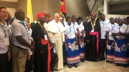Papa Francisco recibe a víctimas de ciclón en Mozambique