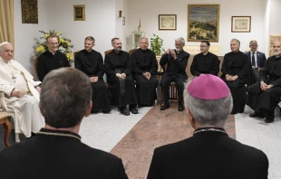 Papa Francisco con jesuitas en Kazajistu00e1n. Cru00e9dito: Vatican Media 