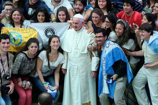 Papa Francisco: Este mundo en guerra necesita la fraternidad de los jóvenes