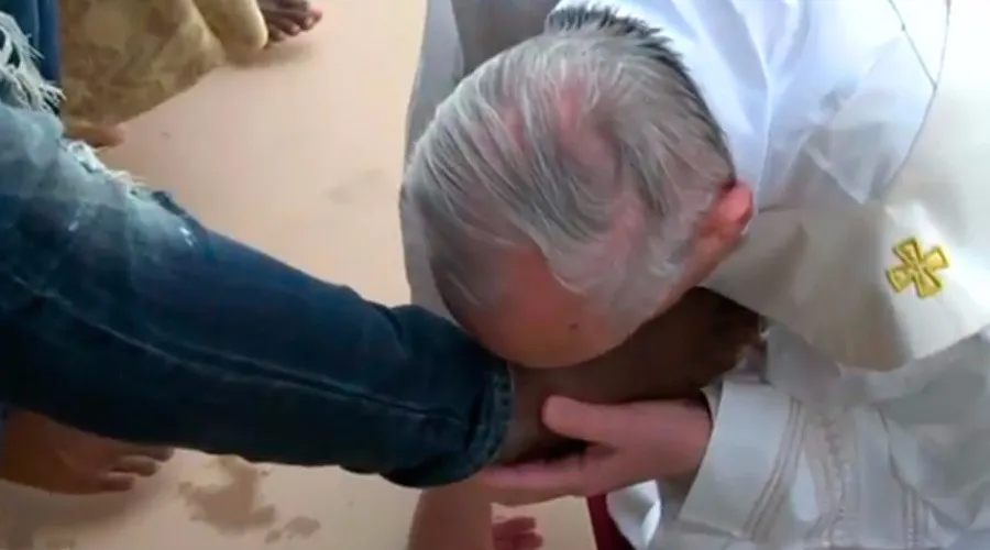 Papa Francisco durante el lavatorio de pies / Foto: Captura de video (CTV)
