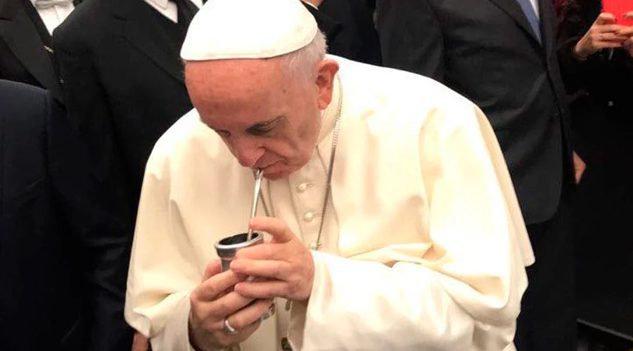 Papa Francisco tomando mate paraguayo / Foto: Comunicaciones Arzobispado de Asunción?w=200&h=150