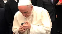 Papa Francisco tomando mate paraguayo / Foto: Comunicaciones Arzobispado de Asunción
