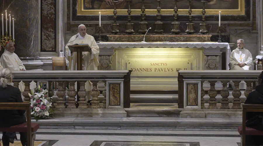 Papa Francisco por 100 años de nacimiento de San Juan Pablo II “era hombre de Dios” 
