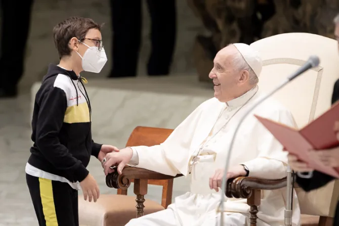 El Papa recibe inesperado saludo de este niño y propone enseñanza sobre la libertad