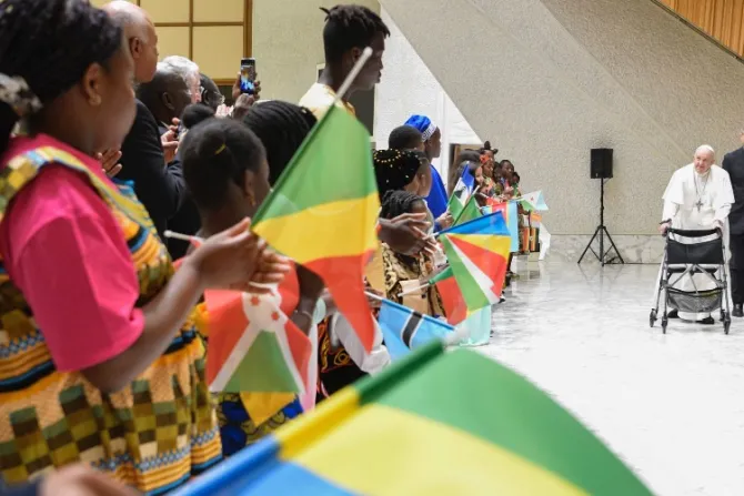 El Papa Francisco anima a niños africanos a ser “embajadores de la paz”