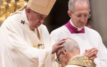 El Papa Francisco ordena obispo a Michael Czerny. Foto: Vatican Media