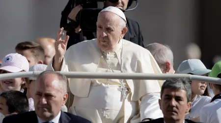 El Papa Francisco pide tener cuidado con la vanidad, las supersticiones y las brujerías