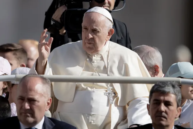 El Papa Francisco pide tener cuidado con la vanidad, las supersticiones y las brujerías