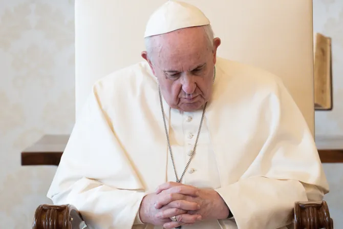 Conflictos en el mundo son facilitados por abundancia de armas, denuncia el Papa