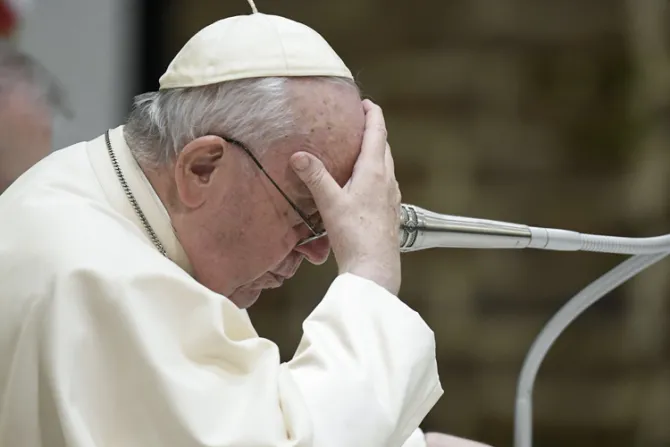 Papa Francisco pide no caer en la “caricatura mundana” de la Navidad