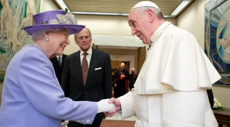 El Papa Francisco felicita a la Reina Isabel II de Inglaterra por sus 70 años de reinado