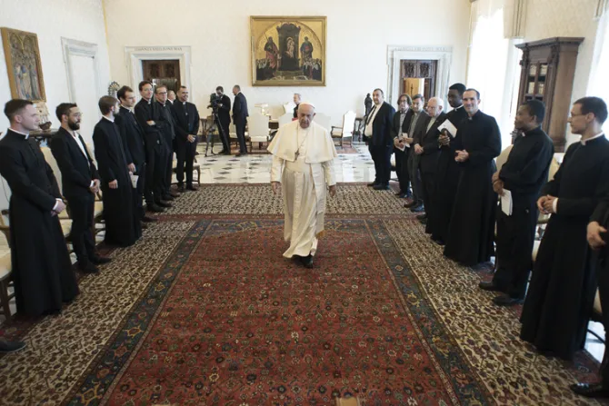 Papa Francisco: El Sacerdote es un hombre que transmite esperanza a los corazones