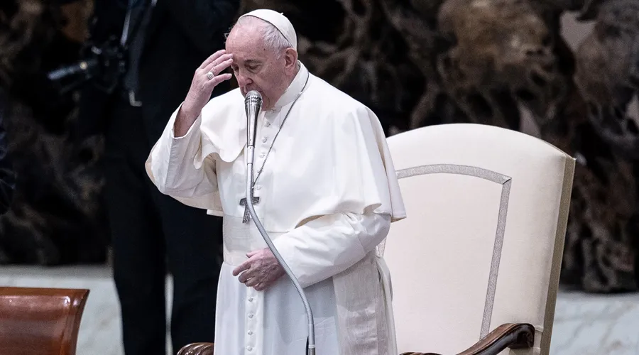 Papa Francisco en oración. (Foto de archivo). Crédito: Daniel Ibáñez / ACI Prensa
