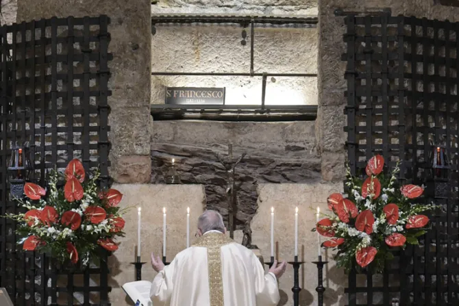 Obispos rezarán ante la tumba de San Francisco de Asís por Italia y la paz