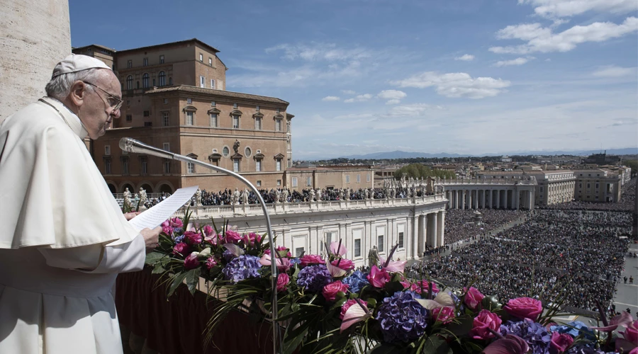 Papa Francisco en la bendición Urbi et Orbi de Pascua. Foto: Vatican Media?w=200&h=150