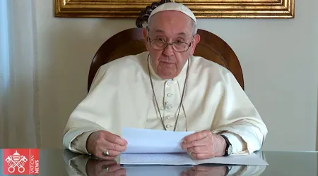 El Papa alerta sobre “una revolución que toca los nudos esenciales de la existencia humana”