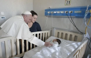Imagen referencial. Papa Francisco en visita al hospital Bambino Gesu00f9 en 2018. Foto: Vatican Media 