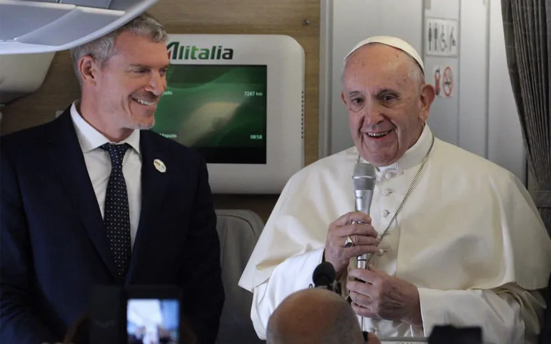 El Papa Francisco con periodistas en 2019. Foto: Edward Pentin / ACI Prensa