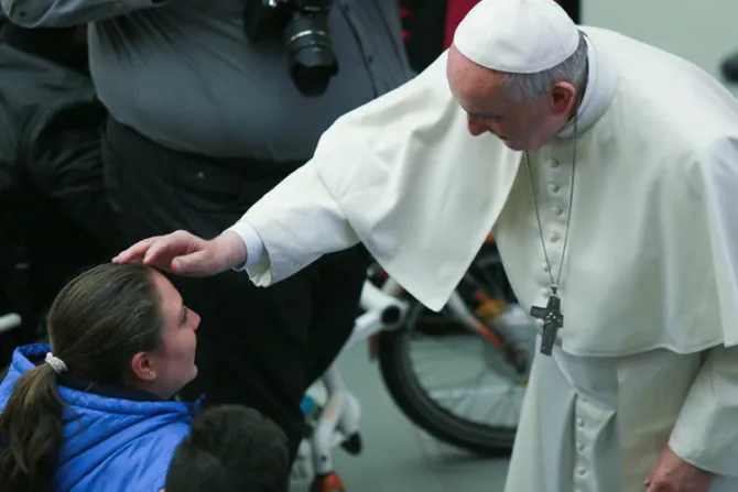 Incluyamos a las personas con discapacidad en la vida de la sociedad, alienta el Papa