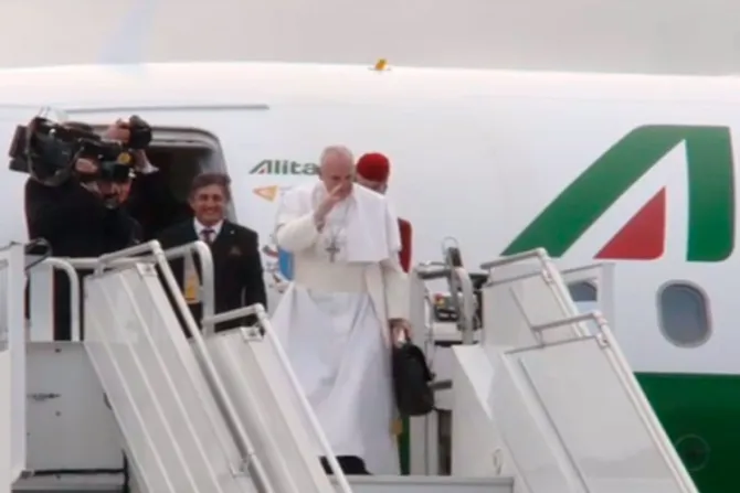 El Papa Francisco se despide de Suecia y vuelve a Roma