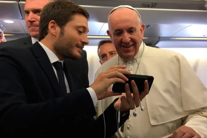 El Papa Francisco graba video para padre enfermo de periodista católico