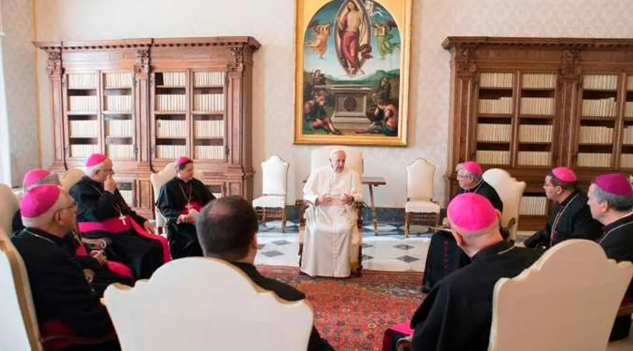El Papa Francisco y los obispos de Costa Rica. Foto: L'Osservatore Romano