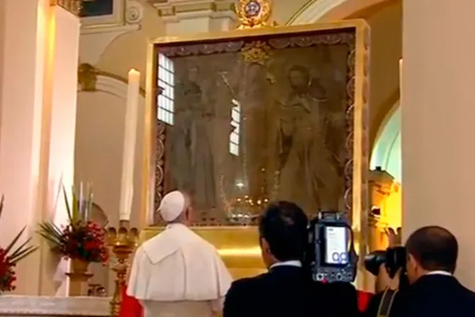 VIDEO: Papa Francisco rezó ante la Virgen de Chiquinquirá, Patrona de Colombia