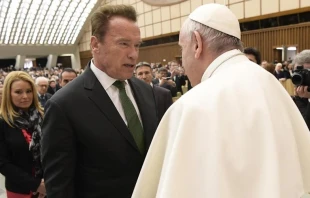 El Papa Francisco y Arnold Schwarzenegger en el Vaticano / Foto: Lu00b4Osservatore Romano 