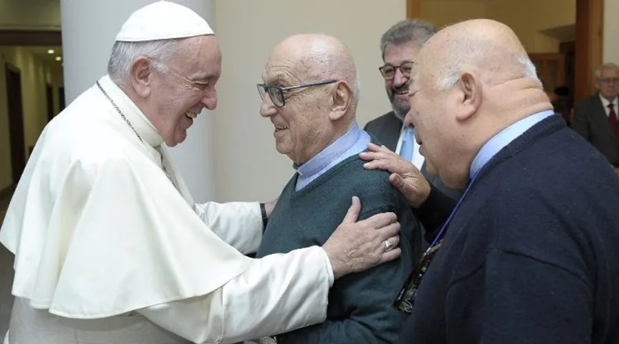 El Papa Francisco y Mons. Ernesto Tabellini. Crédito: Vatican Media