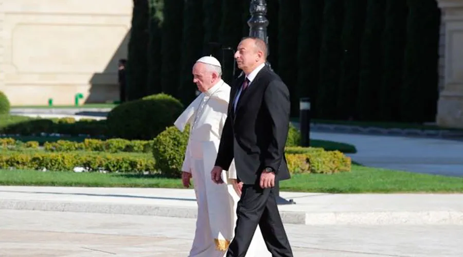 El Papa Francisco y el Presidente de Azerbaiyán. Foto: Alan Holdren (ACI Prensa)?w=200&h=150