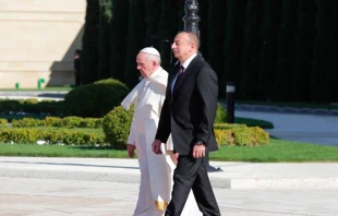 El Papa Francisco y el Presidente de Azerbaiyu00e1n. Foto: Alan Holdren (ACI Prensa) 