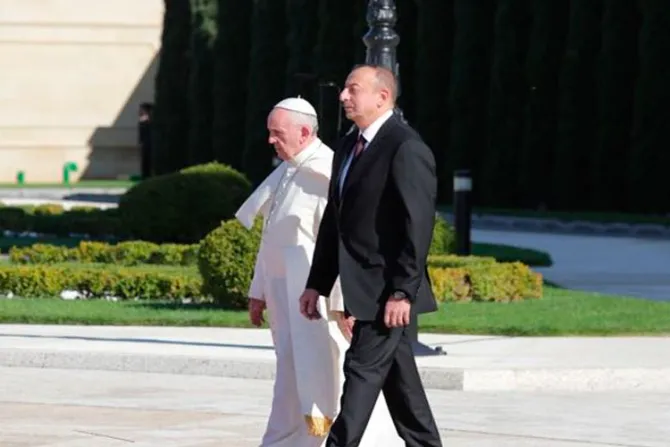 El Papa en Azerbaiyán: Violencia que se escuda en Dios es incompatible con la religión