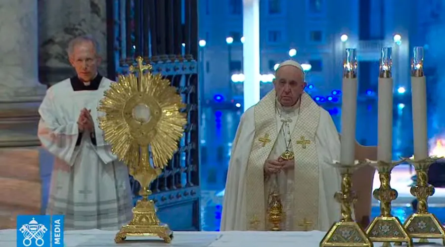 Ante la amenaza del coronavirus, el Papa llama a abrazar al Señor para tener esperanza