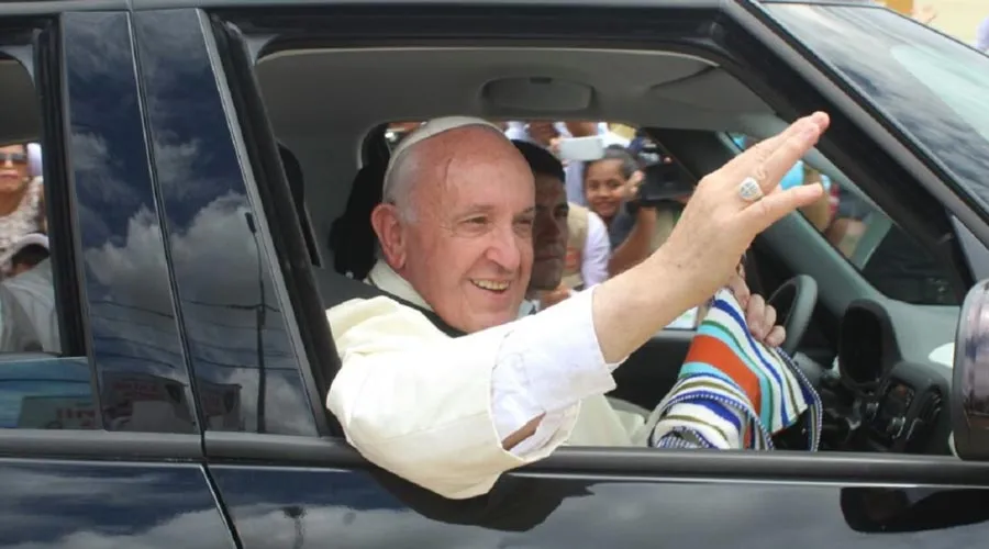 El Papa Francisco saluda a los presos / Foto: Agencia Andina