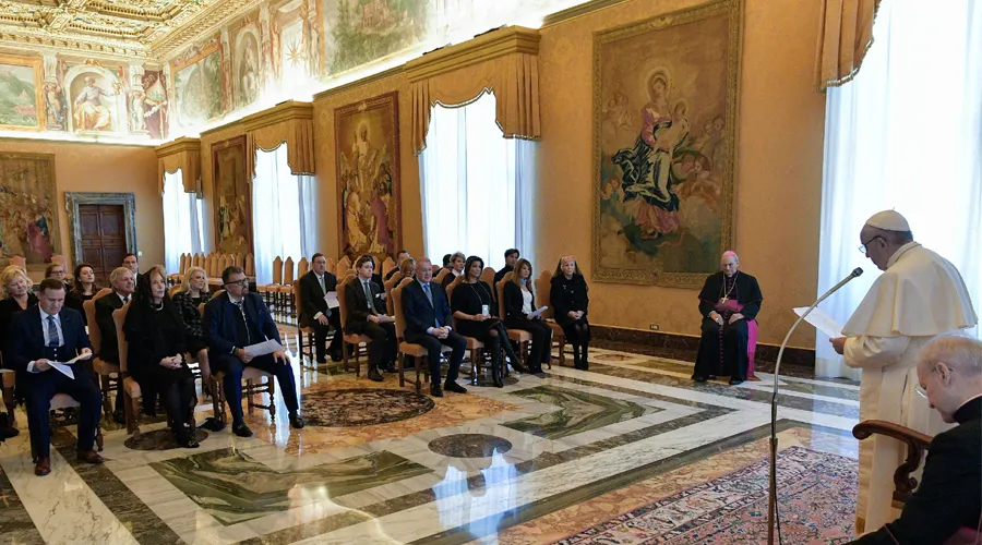 El Papa Francisco recibe a la Fundación Galileo en el Vaticano. Foto: Vatican Media