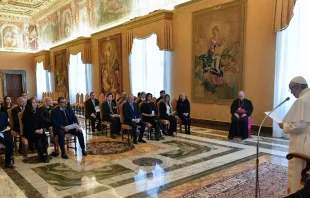 El Papa Francisco recibe a la Fundación Galileo en el Vaticano. Foto: Vatican Media 
