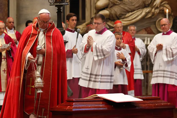 El Papa da último adiós a Cardenal Dias, Prefecto Emérito de Evangelización de los Pueblos