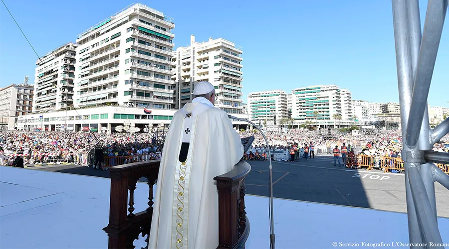 Misa del Papa Francisco en la Gran Plaza Kennedy de Génova, Italia (2017) / Crédito: L'Osservatore Romano