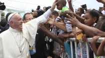 El Papa saluda a la gente en Colombia / Foto: José Miguel Gómez (Conferencia Episcopal Colombiana)