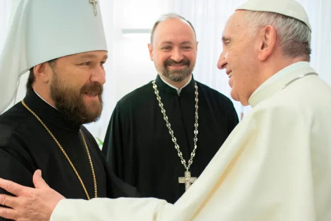 Papa Francisco recibe al líder ortodoxo Hilarión de Rusia en el Vaticano