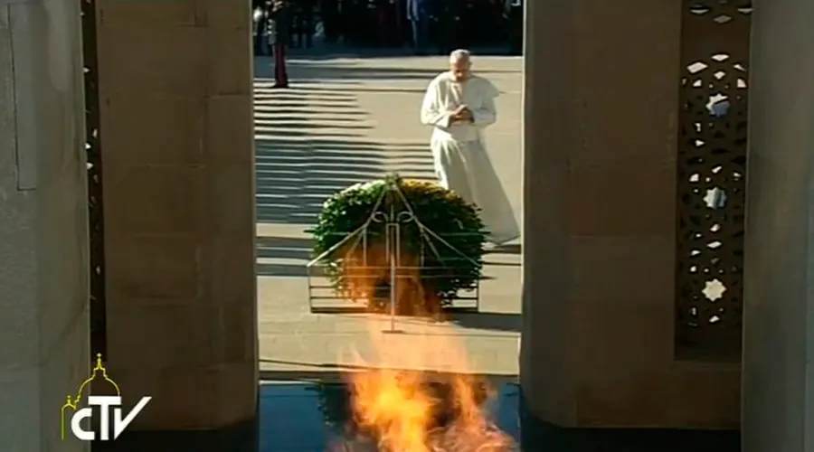 El Papa en el homenaje. Foto: Captura Youtube?w=200&h=150
